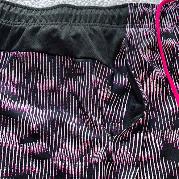 Nike Kids Black and Pink Patterned Skorts - Picture 11 of 11